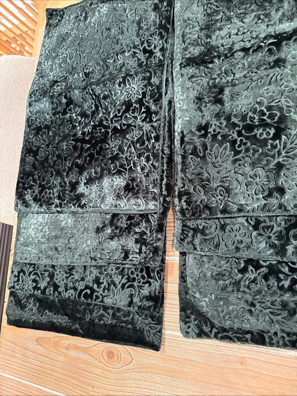 12 Wilton Court Christmas Heirlooms Green Placemats 2004 Regency Traditional New